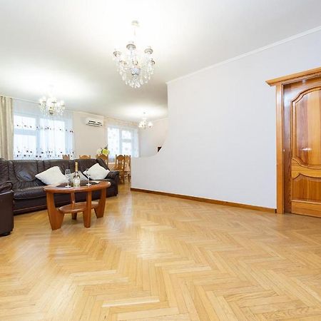 Spacious Apartments In The Center Of Obolon 2 Bedrooms Kiew Exterior foto