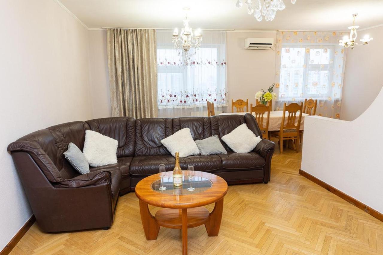 Spacious Apartments In The Center Of Obolon 2 Bedrooms Kiew Exterior foto